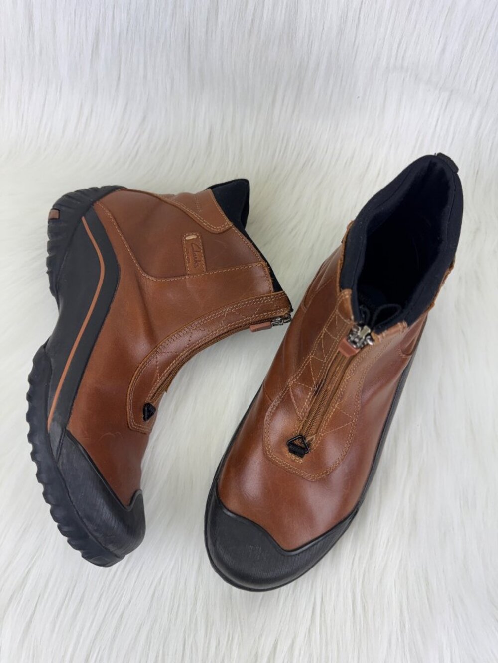 Women's Clarks Muckers Waterproof Front Zip Leather Boots Shoes US 9M Brown